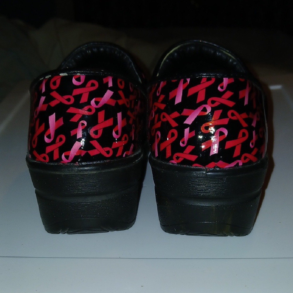 Breastcancer Ribbon Pattern Clogs - Picture 3 of 5